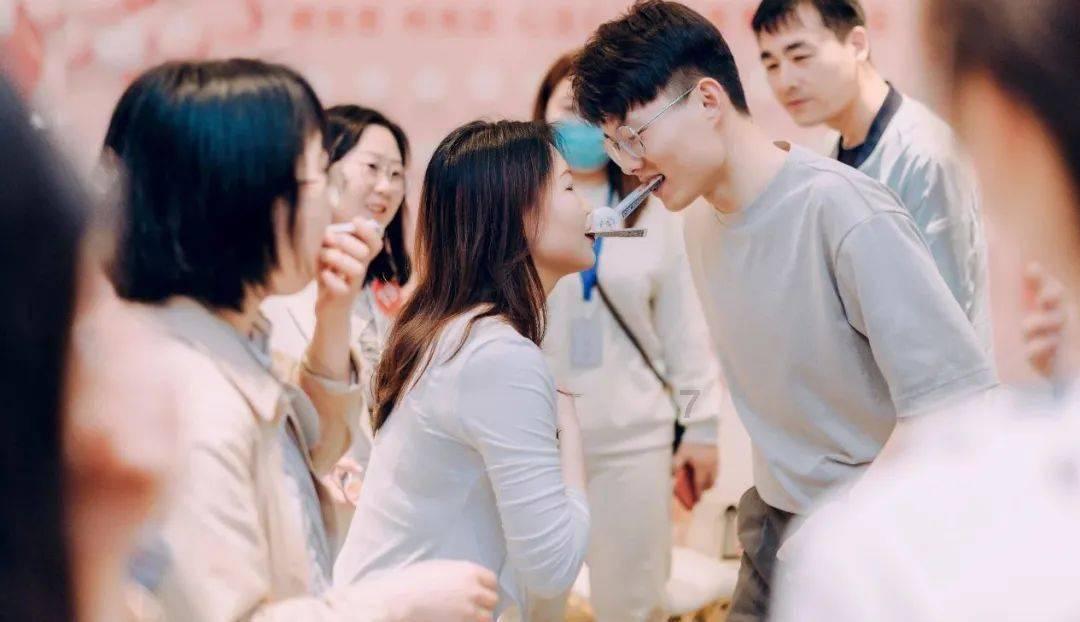 为什么很多90后都在靠信用卡、花呗等平台来生活？游戏画面