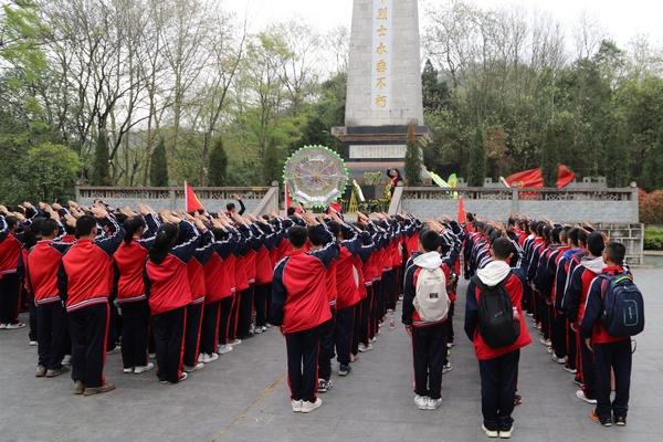 黑龙江一女子遭人社局人员辱骂?官方通报:调离岗位,停职反省